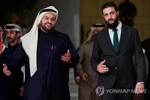 시리아 실권자 아메드 알샤라와 무함마드 알쿨라이피 카타르 특사