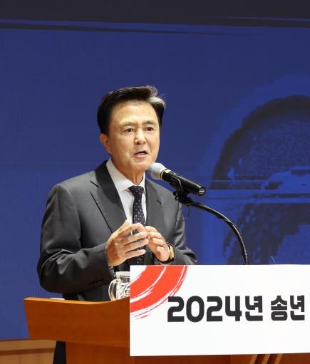 23일 도청에서 송년 기자회견 하는 김태흠 충남지사