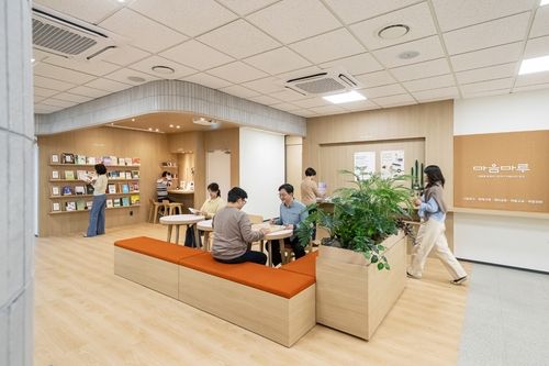 중장년 1인가구 소통 공간 '마음마루' 내 라운지