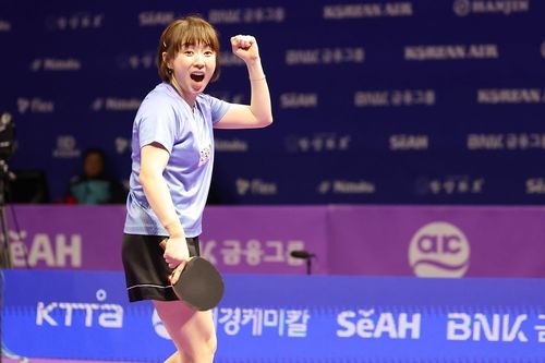 득점 후 기뻐하는 한국마사회의 서효원 