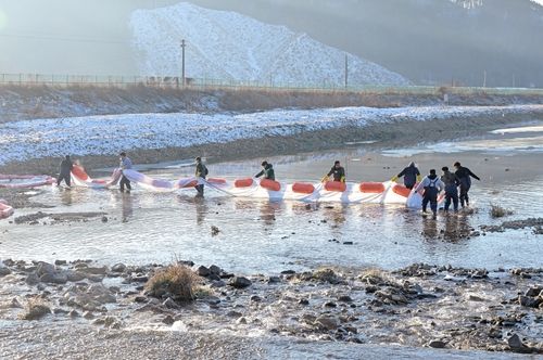 유구천 기름 방제 작업