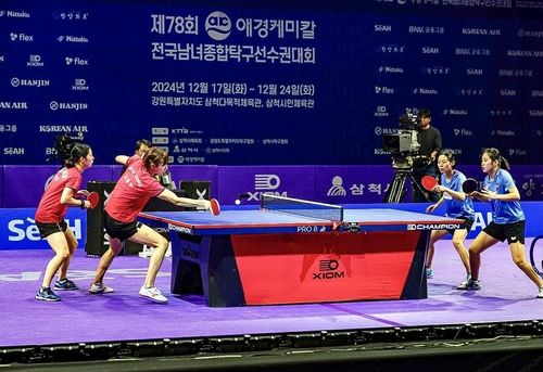 종합선수권 대한항공-마사회 복식 경기 장면