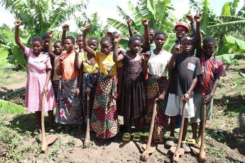 포즈 취하는 말라위 농촌생활학교 학생들