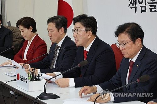 발언하는 권성동 당 대표 권한대행