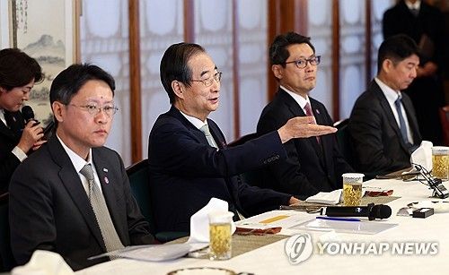 서울재팬클럽과 오찬 간담회 하는 한덕수 권한대행