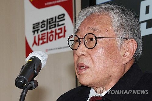 해촉 관련 입장 발표하는 옥시찬 방심위원