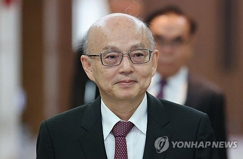 인권의날 기념식장 들어서는 안창호 국가인권위원장