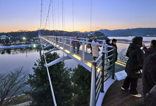 개통한 춘천 출렁다리 '사이로 248'