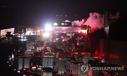 유조차 화재 발생한 평택 서해안고속도로