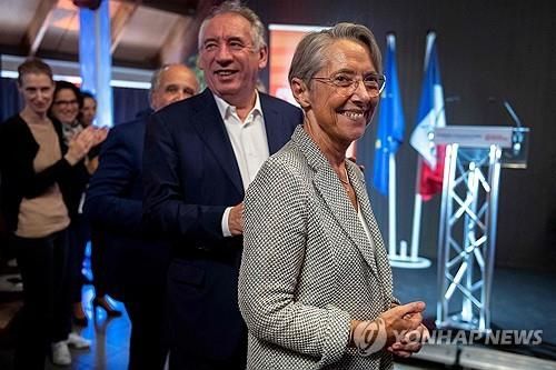 프랑수아 바이루 총리와 엘리자베트 보른 교육 장관의 과거 모습