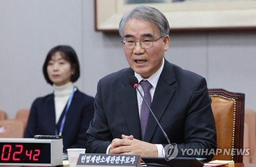 답변하는 조한창 헌법재판관 후보자