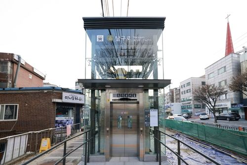 지하철 7호선 남구로역 승강기 모습