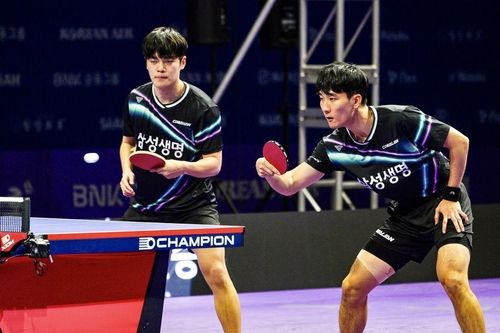 종합선수권 남자단체전 복식 경기에 나선 이상수(오른쪽)와 조승민