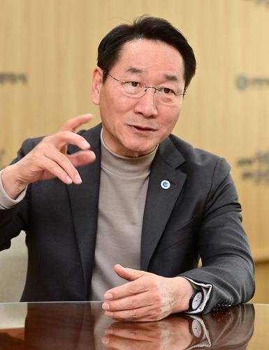 새해 시정 운영 구상 밝히는 유정복 인천시장