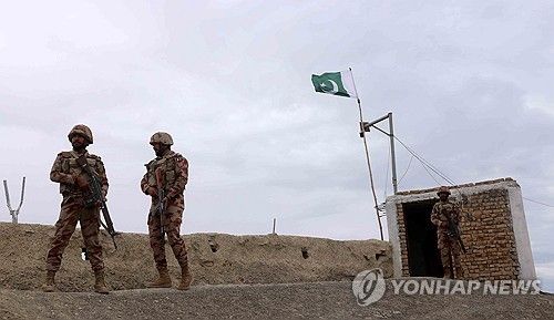 국경 지키는 파키스탄 군인들