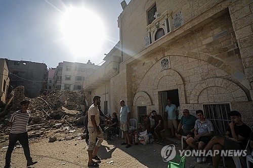 가자시티의 그리스 정교회 성당 성 포르피리우스 교회와 피란민들