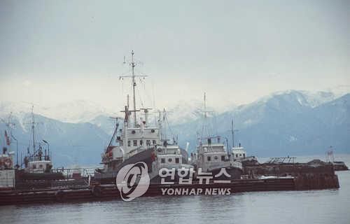 바이칼호 관광객을 태우는 유람선