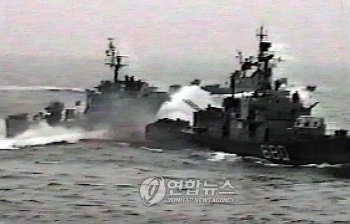 제1연평해전 중인 남한-북한 해군