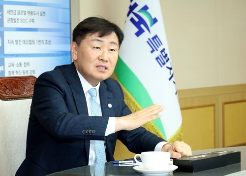 인터뷰하는 김관영 전북특별자치도지사