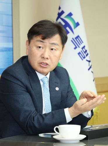 인터뷰하는 김관영 전북특별자치도지사