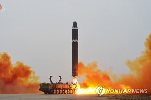 북한 ICBM '화성포-15형' 발사 훈련 