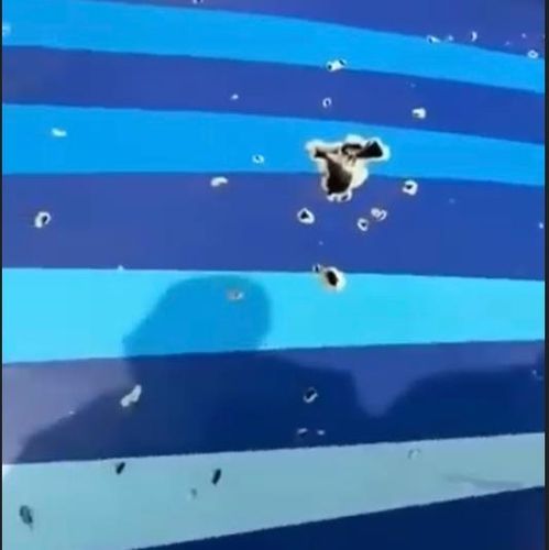 여객기 꼬리날개에서 총탄이나 파편에 맞은 흔적처럼 보이는 손상 [아제르바이잔 소셜미디어 캡처. 재판매 및 DB 금지] 