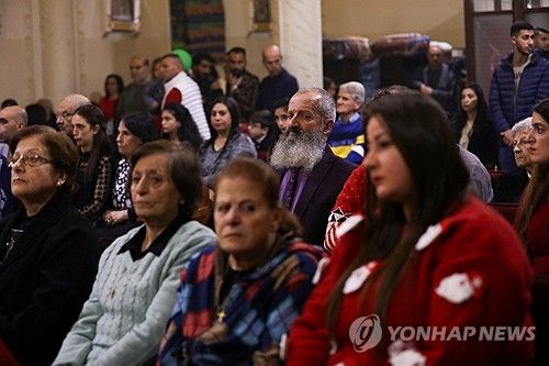 미사에 참석한 팔레스타인 가톨릭 신자