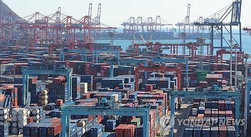 컨테이너 쌓인 부두