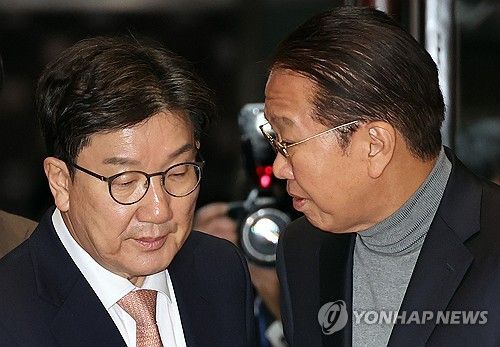 대화하는 권성동-권영세