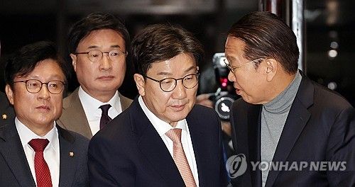 권성동-권영세, 무슨대화?