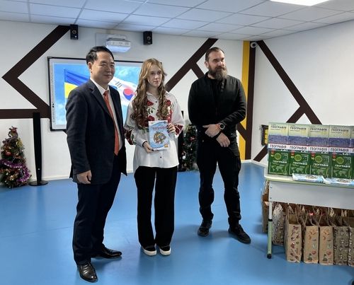 한국 설명 보강된 새 개정 교과서 전달식