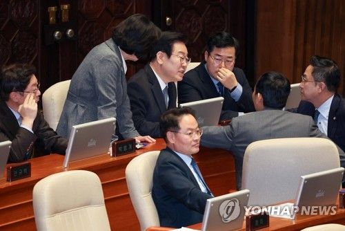 대화하는 이재명 대표와 박찬대 원내대표