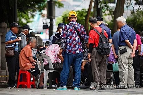 탑골공원의 노인들 자료사진