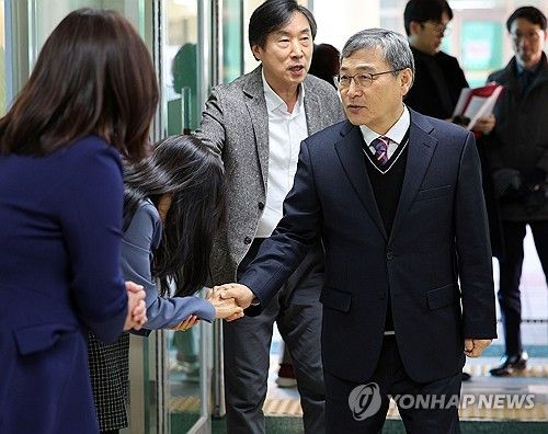 휘봉고 찾은 정근식 교육감