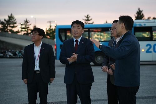 오은택 남구청장(가운데)