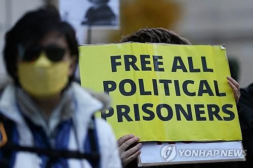 홍콩 민주화 활동가 무더기 징역 판결 반대시위