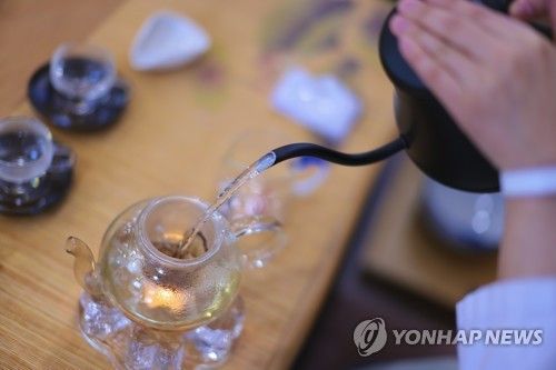 영주산림치유원의 다도 체험