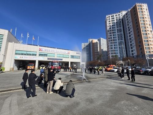 횡성소방서에서 관통형 방사기기 시연·교육하는 강원소방