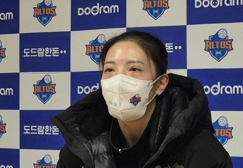 마스크 쓴 육서영