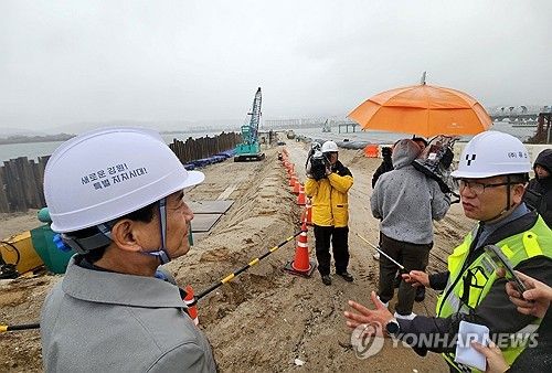 동서고속도로 1공구 현장 살피는 김진태 지사