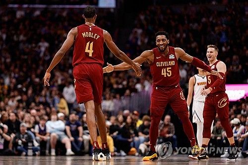 도노번 미첼(45)과 에번 모블리(4)