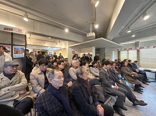 강신욱 후보 선거 캠프 개소식 장면