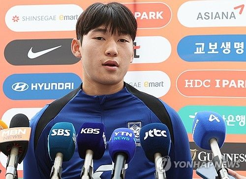 인터뷰하는 배준호