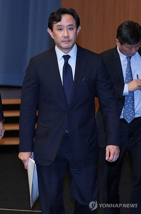 기자회견 마친 최윤범 고려아연 회장