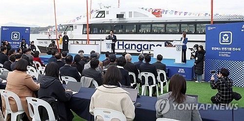 한강버스 앞 오세훈 서울시장