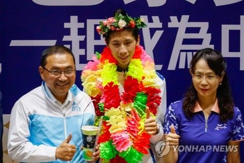 금메달 따고 금의환향한 'XY 염색체' 대만 복서