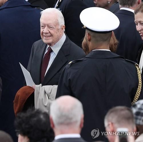 트럼프 미국 전 대통령 취임식에 참석한 카터 전 대통령
