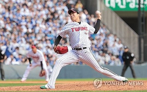 역투하는 LG 손주영