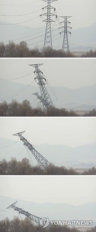 붕괴하는 북한 개성공단 송전탑