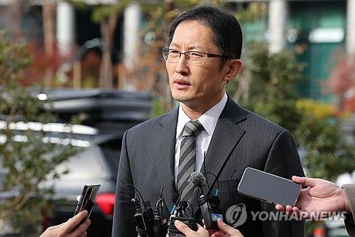 인터뷰하는 박준영 변호사